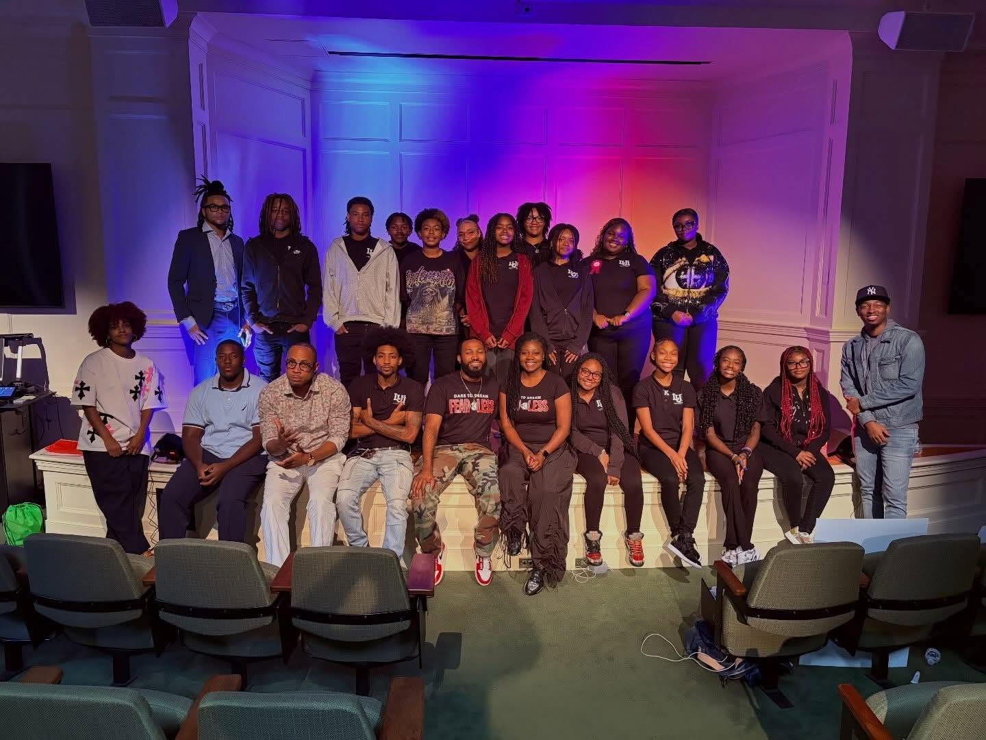Lead U Summer Institute and Fearless 1X 26 group photo on stage with students and mentors